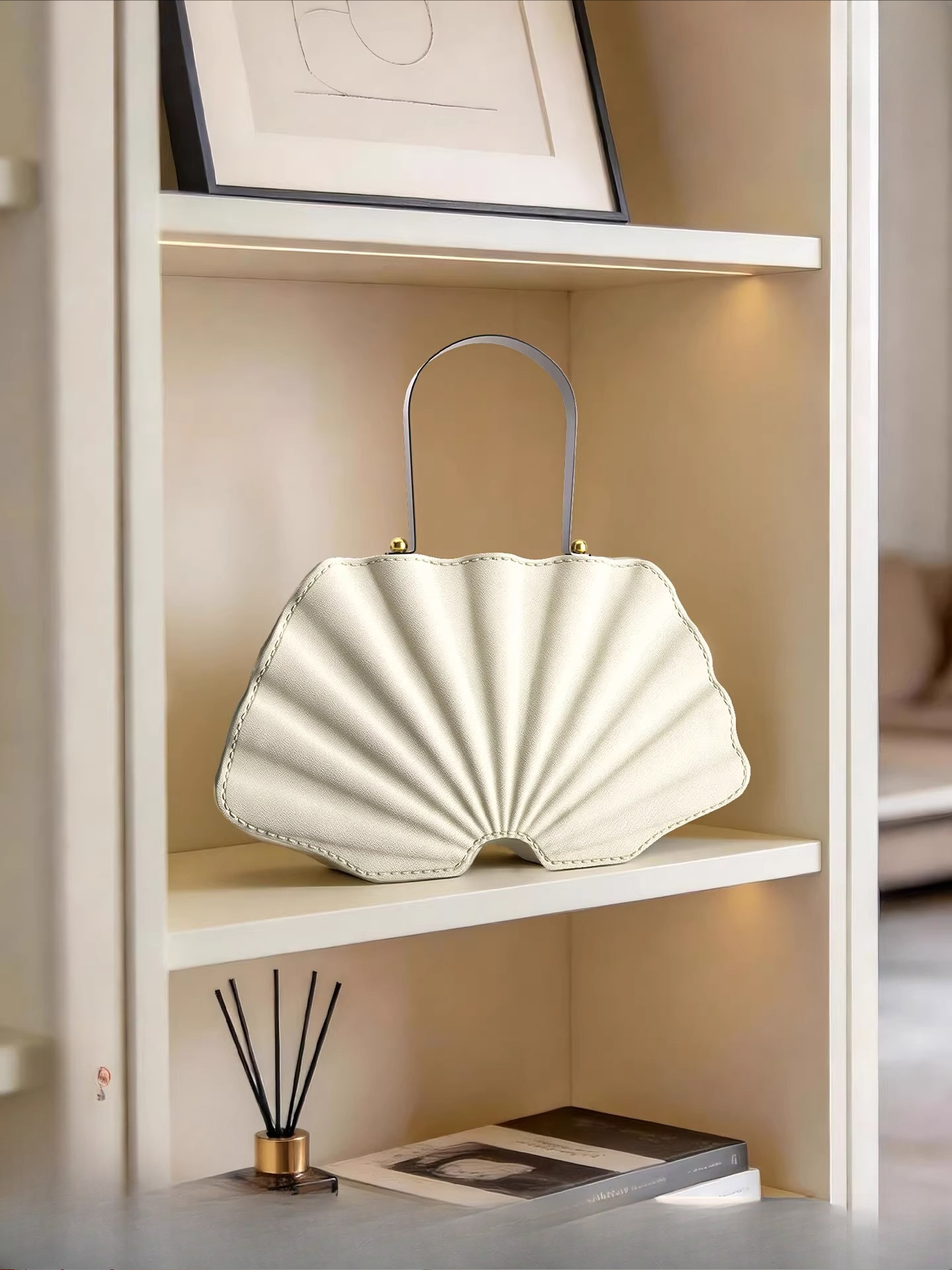 Creative Shell Bag Statue Art  – обзор и цена Resin Art Anniversary Gift